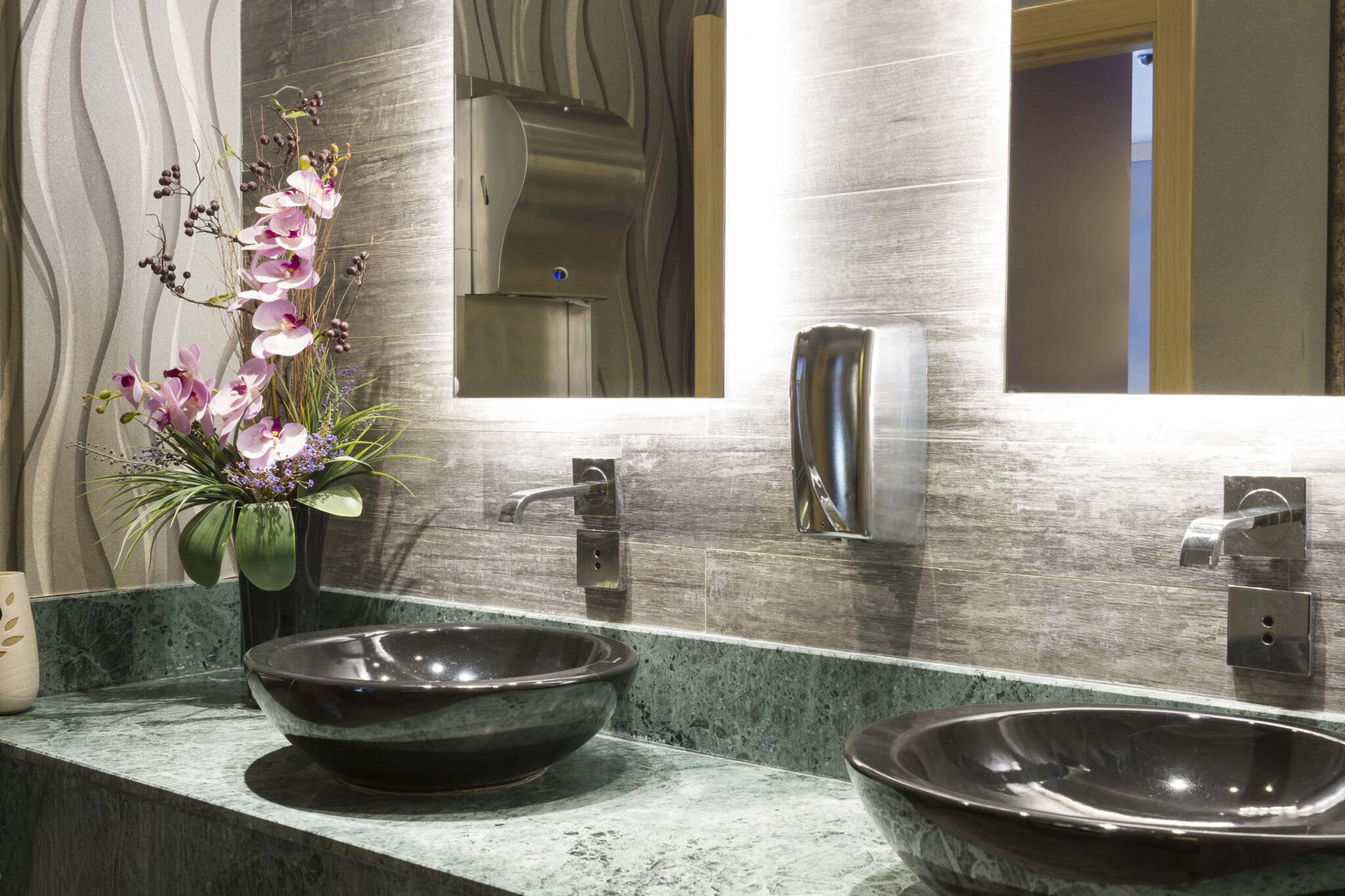 Transformez votre salle de bain en espace design et organisé
